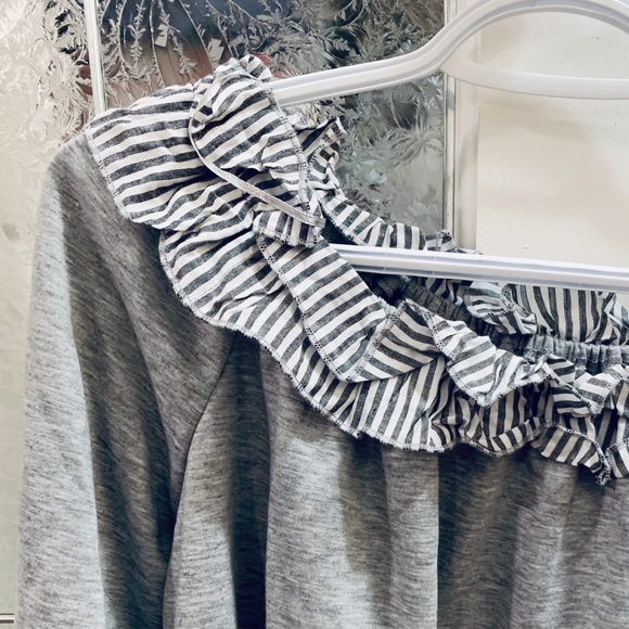 Sophie Rue- Off the shoulder crop top. - Picture 4 of 4